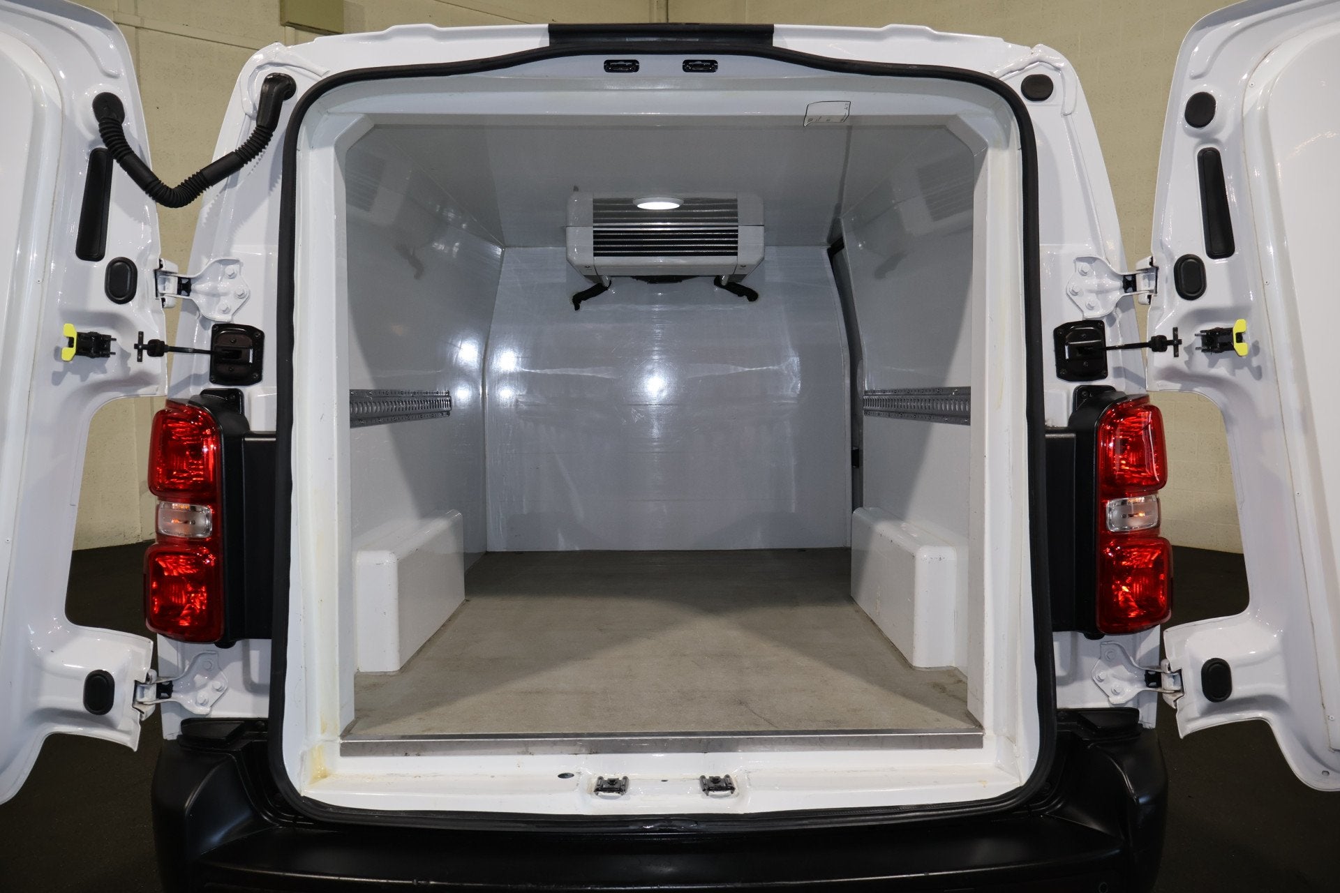 Opel Vivaro 2.0 BlueHDi 145pk S&S L3 Koelwagen (bj 2023), Voorwielaandrijving, 145 pk, Stof, Gebruikt