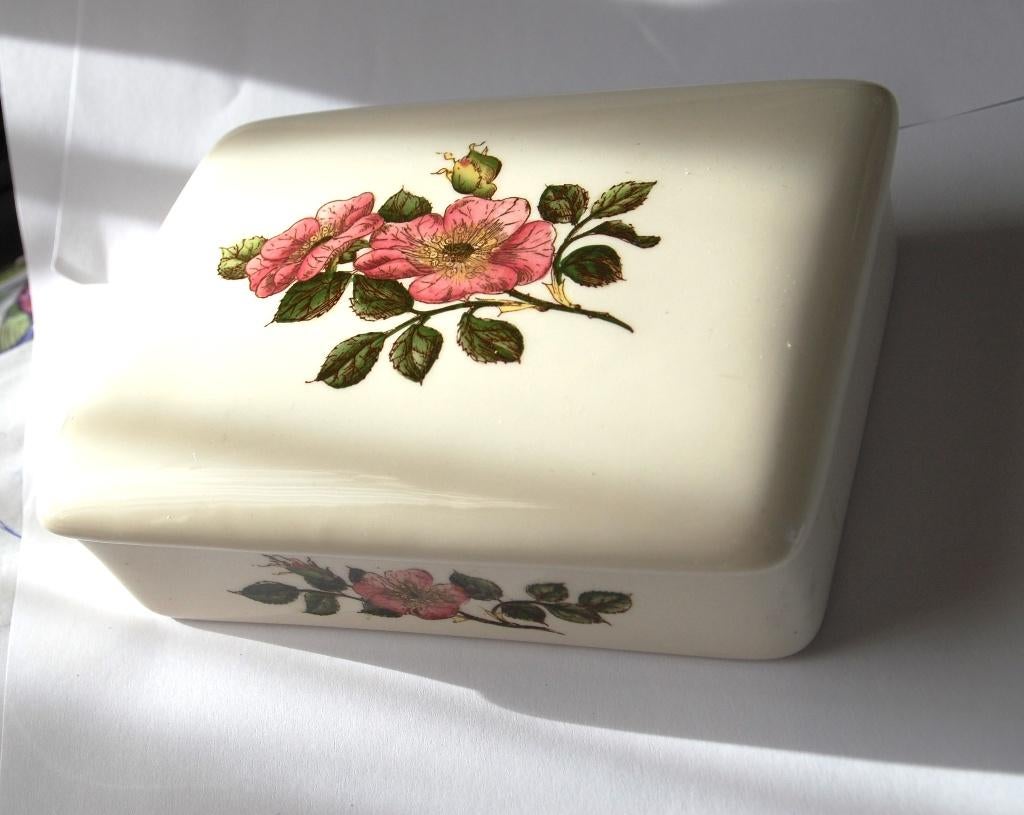 wedgwood Brair rose doosje, Overige typen, Ophalen of Verzenden, Zo goed als nieuw, Wedgwood