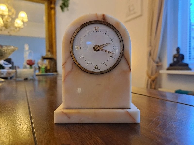 Vintage schouwklokje / wekker van albast (Duitsland), Antiek en Kunst, Ophalen of Verzenden