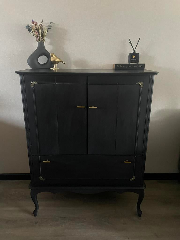 Prachtige brocante kast dressoir mat zwart goud queen anne, Ophalen