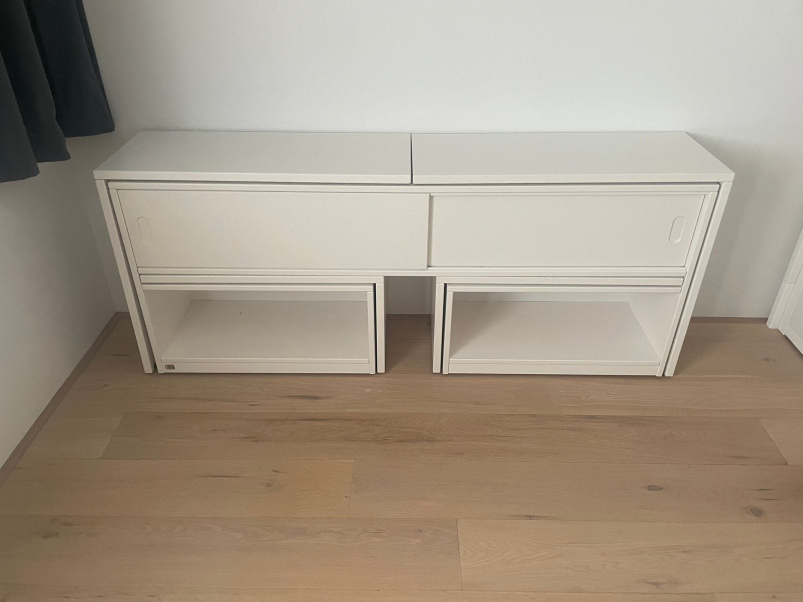 Te koop Lifetime bureau met kastjes en uitschuifbare bankjes, Ophalen, Gebruikt, Tafel(s) en Stoel(en)