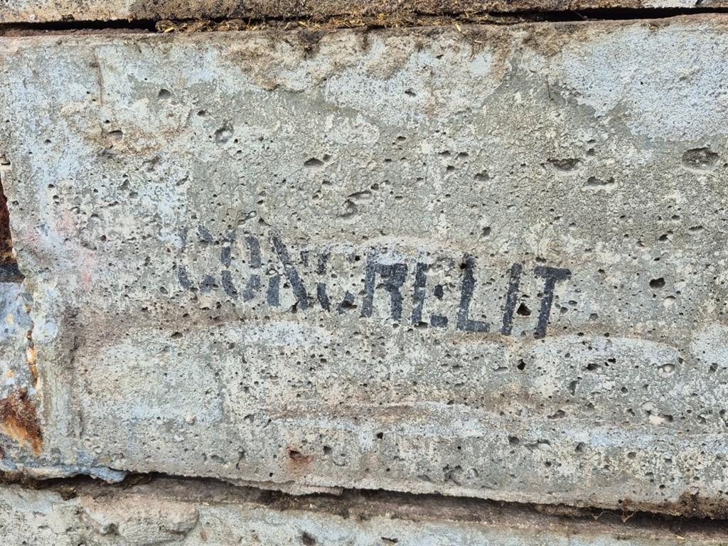 Te Koop: Betonnen boxdekken concrelit en dubbele schuifdeur