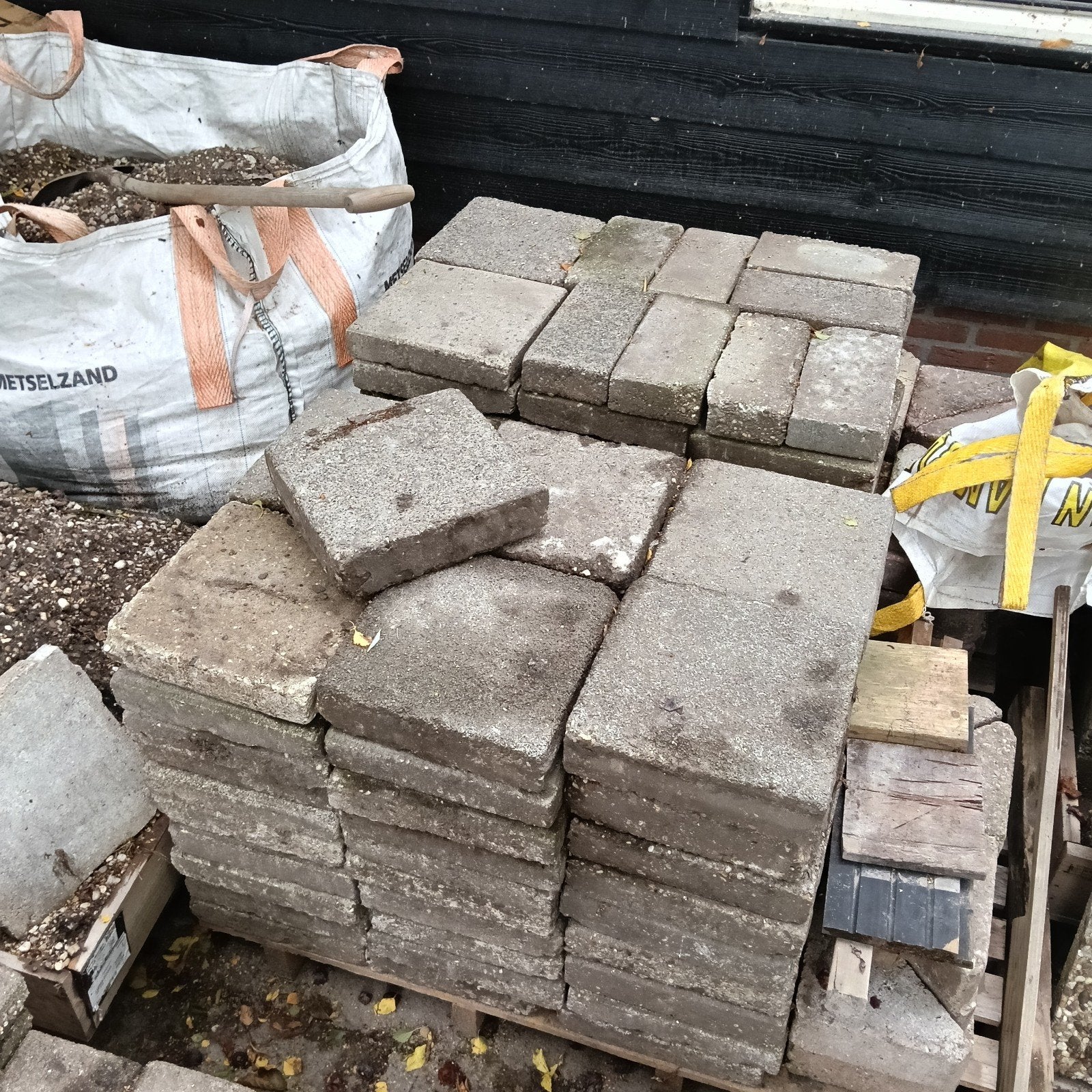 Gratis stoeptegels 30x30 cm, Ophalen, Gebruikt, Grind, Terrastegels