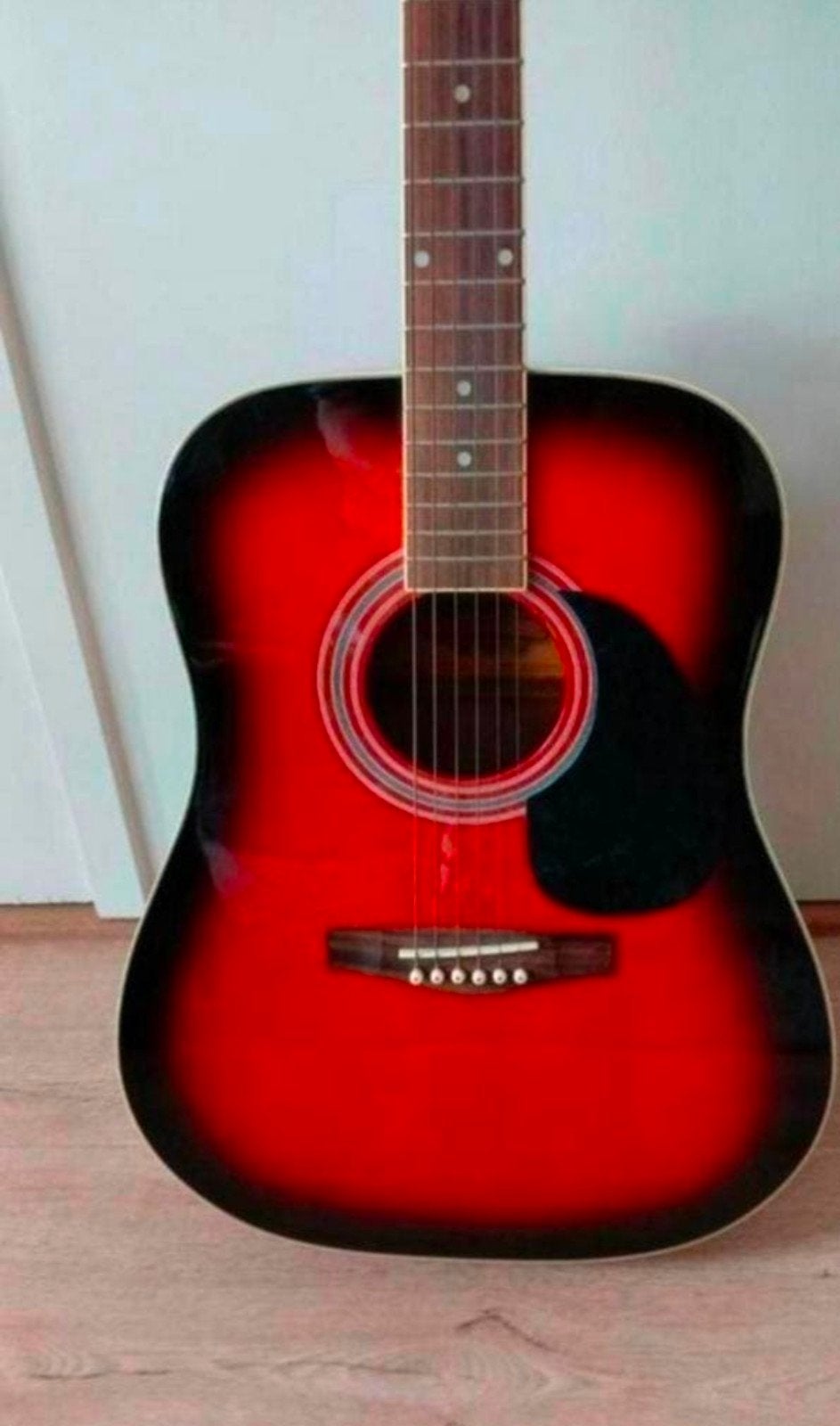 Richwood Western Gitaar Rood/Zwart Sunburst met tas, Ophalen, Zo goed als nieuw, Western- of Steelstringgitaar