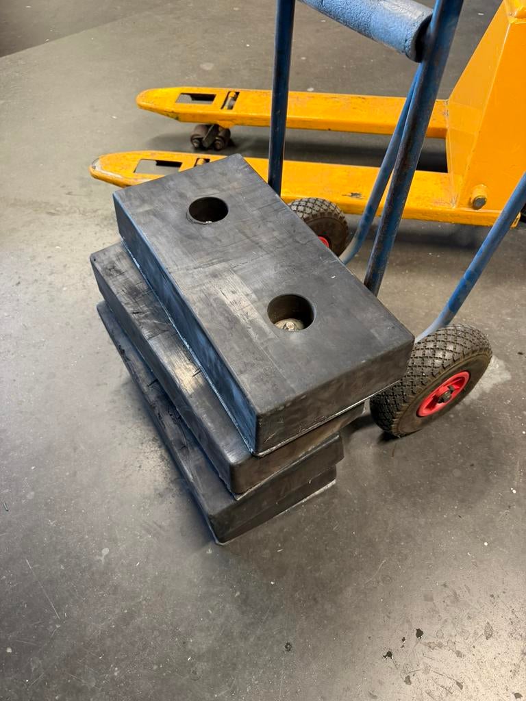 Stootblokken voor laaddock – 8 stuks (zeer goede staat), 100 liter of meer, Ophalen, Zo goed als nieuw, Transportkar