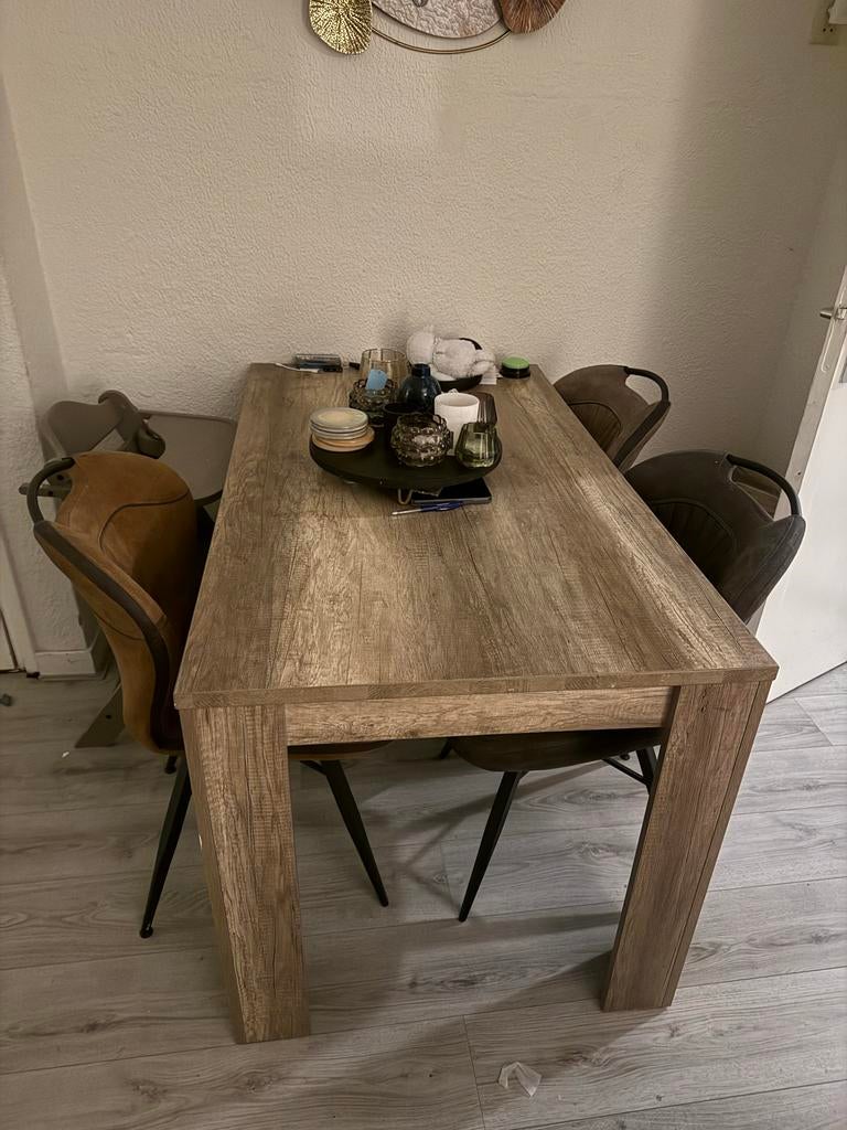 Gratis meubels: eettafel met 3 stoelen en tv-meubel, Huis en Inrichting, Complete eetkamers, Ophalen of Verzenden, Gebruikt, 4 tot 6 stoelen