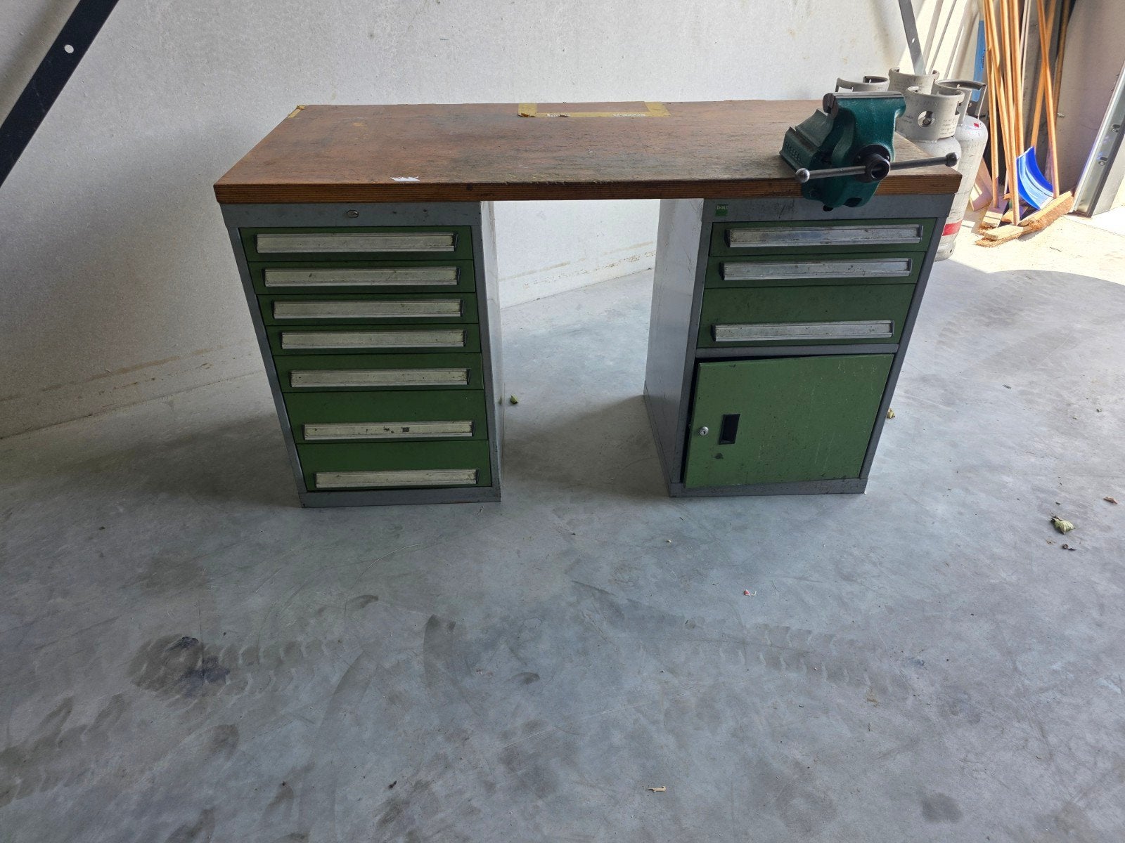 Werkbank met bott ladekasten, Ophalen, Gebruikt, 70 tot 120 cm, Bankschroef