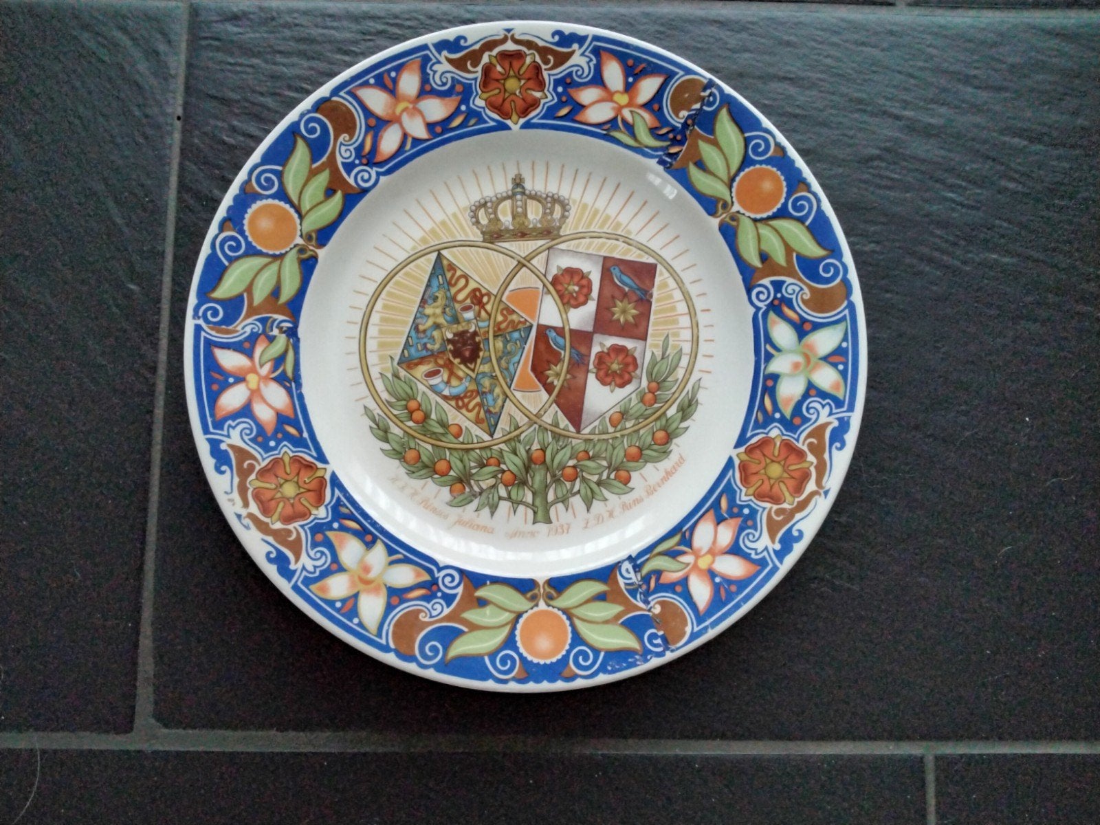 1937 HERDENKINGSBORD PR.JULIANA +PR. BERNARD, Ophalen of Verzenden, Zo goed als nieuw, Nederland, Servies