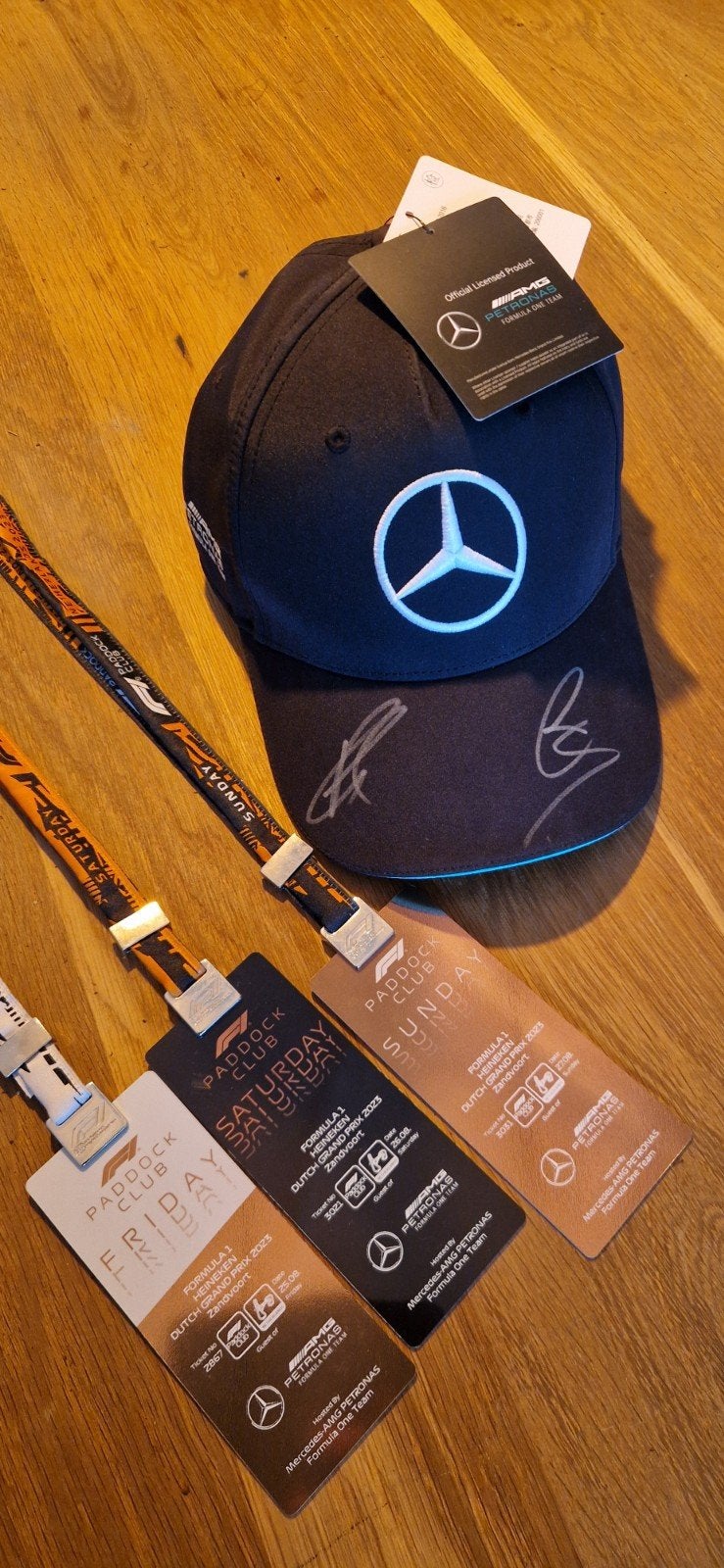 Gesigneerde Mercedes Cap + Paddock Passes Dutch GP 2023, Ophalen of Verzenden, Nieuw, Formule 1