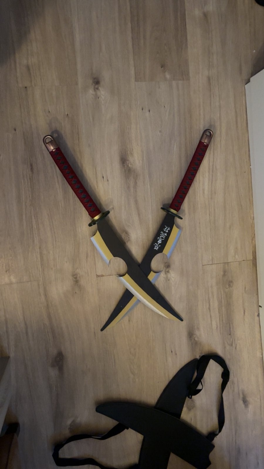Twee zwaarde cosplay zwaarden, Ophalen, Zo goed als nieuw, Accessoires