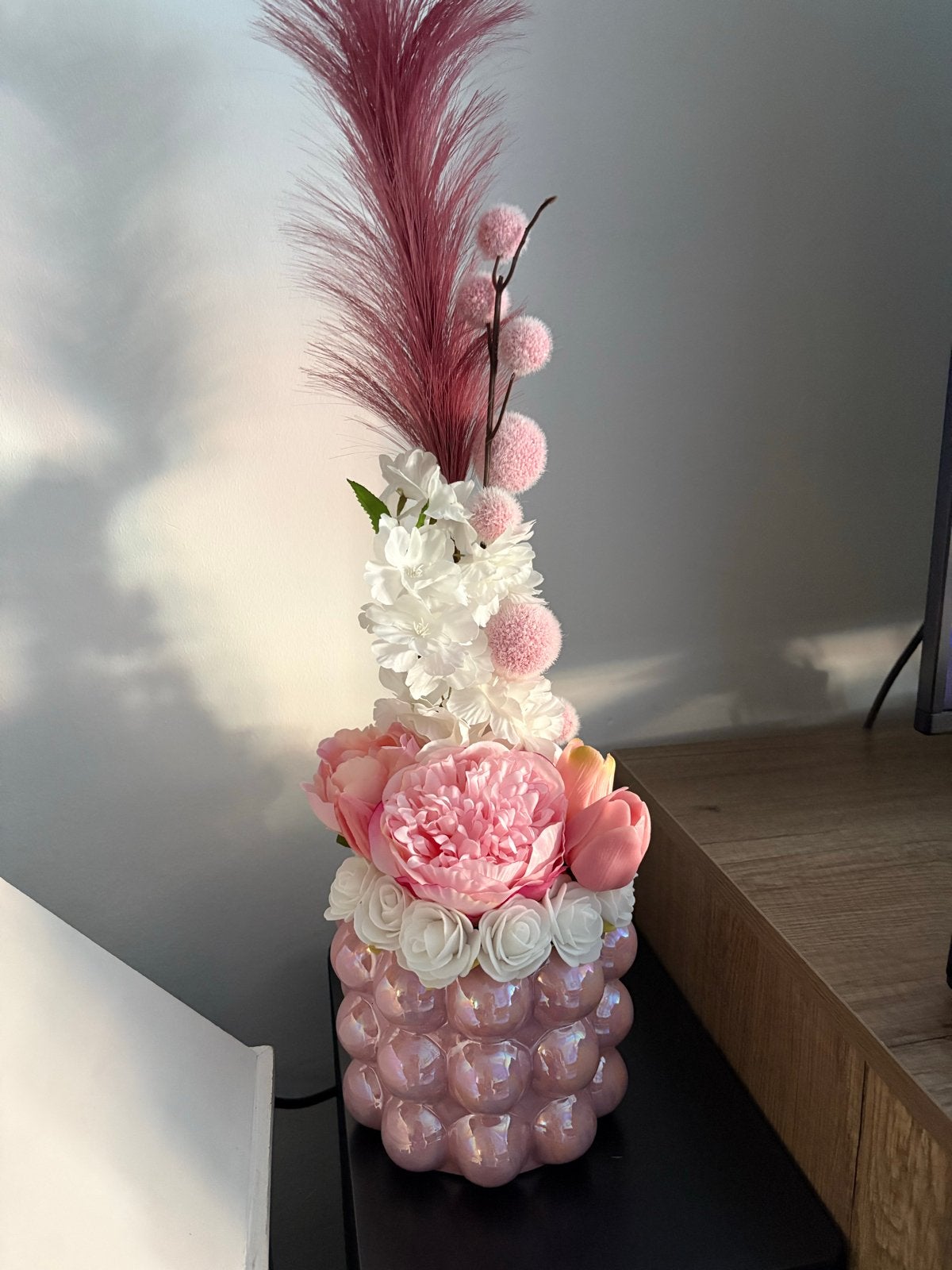 Roze bubbelvaas met kunstbloemen - decoratieve set, Ophalen of Verzenden, Zo goed als nieuw, Inclusief decoratie, Roze