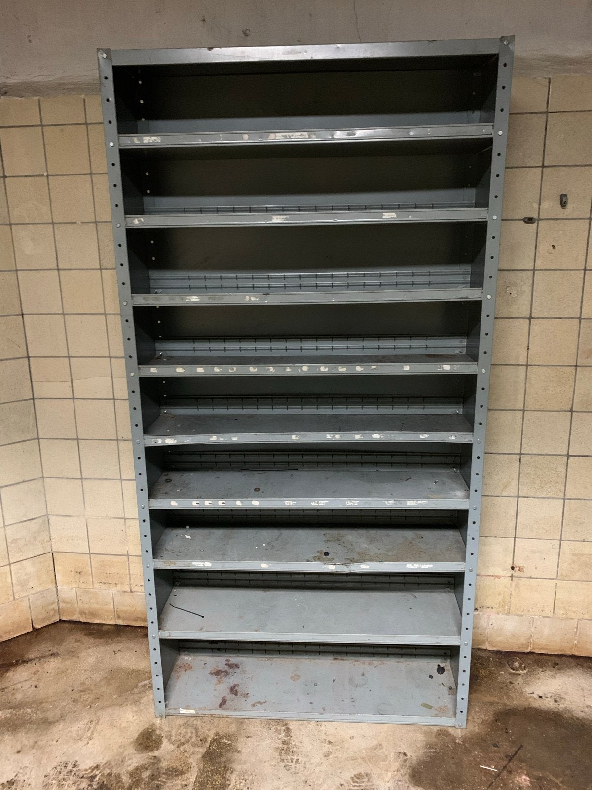 Stevige metalen stellingkast met 9 planken 2 stuks, Ophalen, Gebruikt, Onbekend@gmail.com, Onbekend