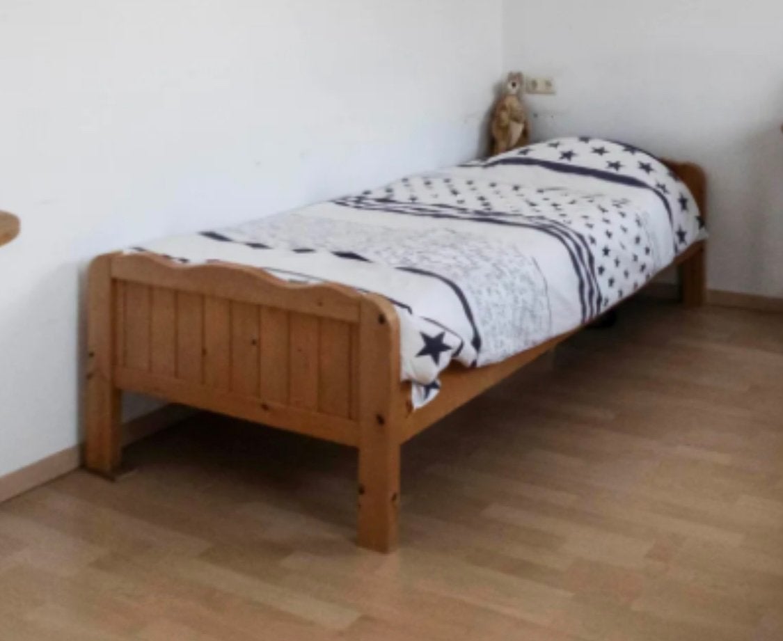Houten eenpersoonsbed gratis!, Huis en Inrichting, Slaapkamer | Complete slaapkamers, Ophalen, Zo goed als nieuw, Eenpersoons