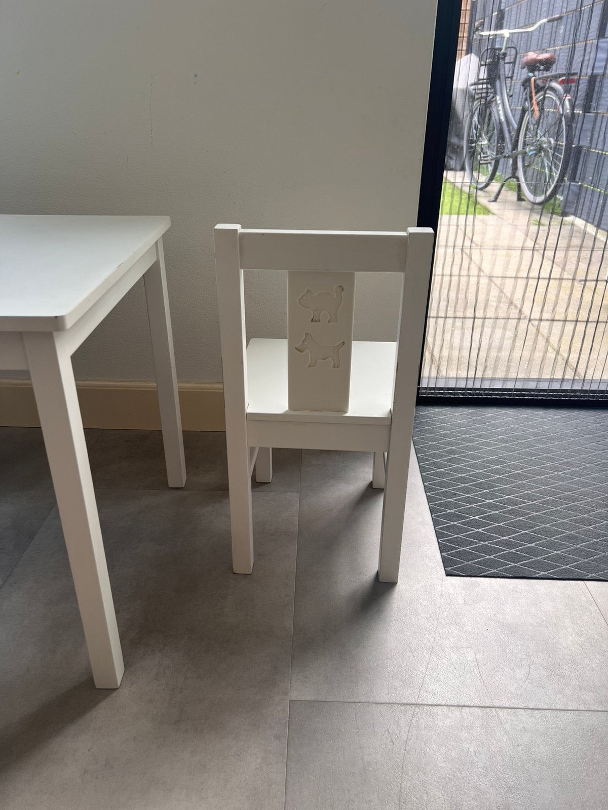 kindertafel met stoel, Ophalen, Zo goed als nieuw