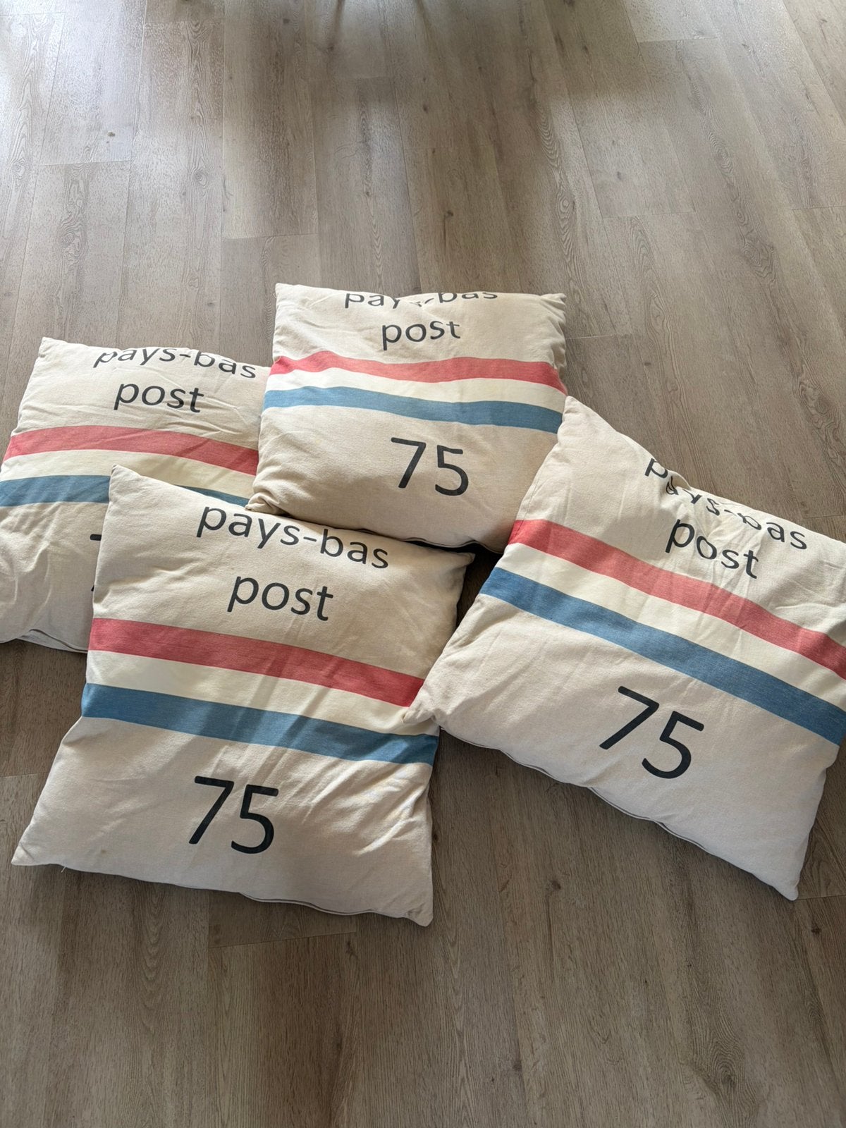 4 kussens PTT Post,60x60, Huis en Inrichting, Woonaccessoires | Kussens, Ophalen, Zo goed als nieuw, Vierkant