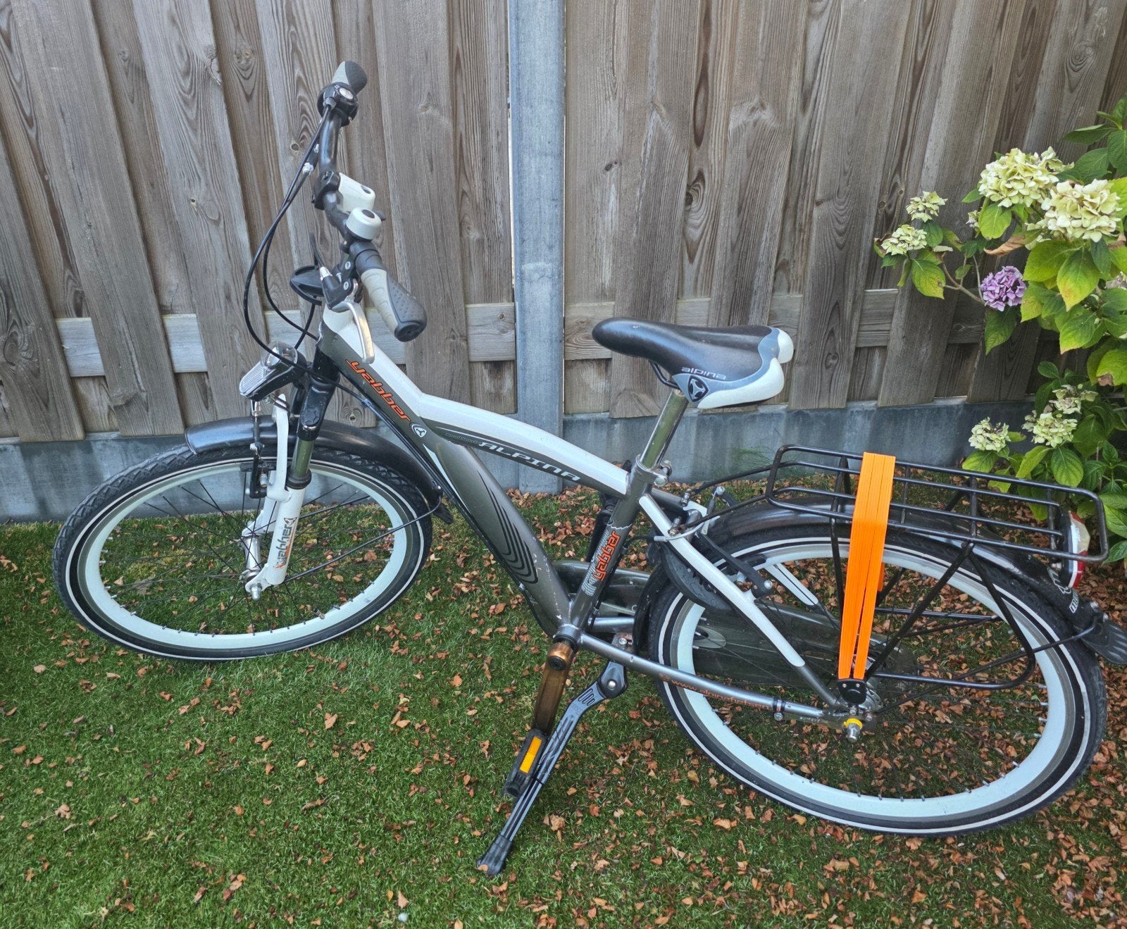 Gebruikte Yabbe Alpina  25 inch. fiets met versnellingen en, Fietsen en Brommers, Fietsen | Dames | Damesfietsen, Velgrem, Versnellingen