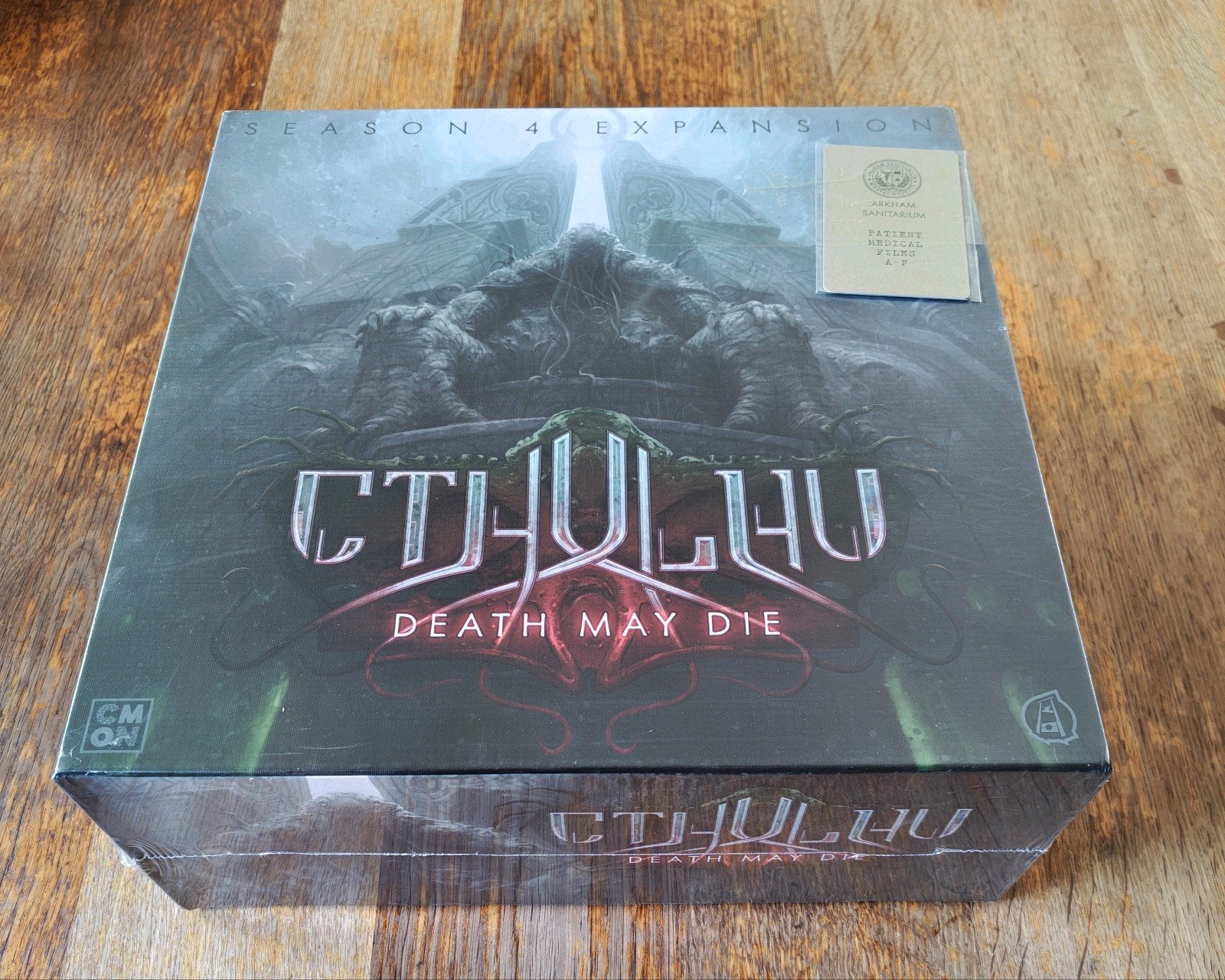 Cthulhu death may die, season 4 kickstarter versie. Nieuw!, Een of twee spelers, Ophalen of Verzenden, Nieuw, CMON