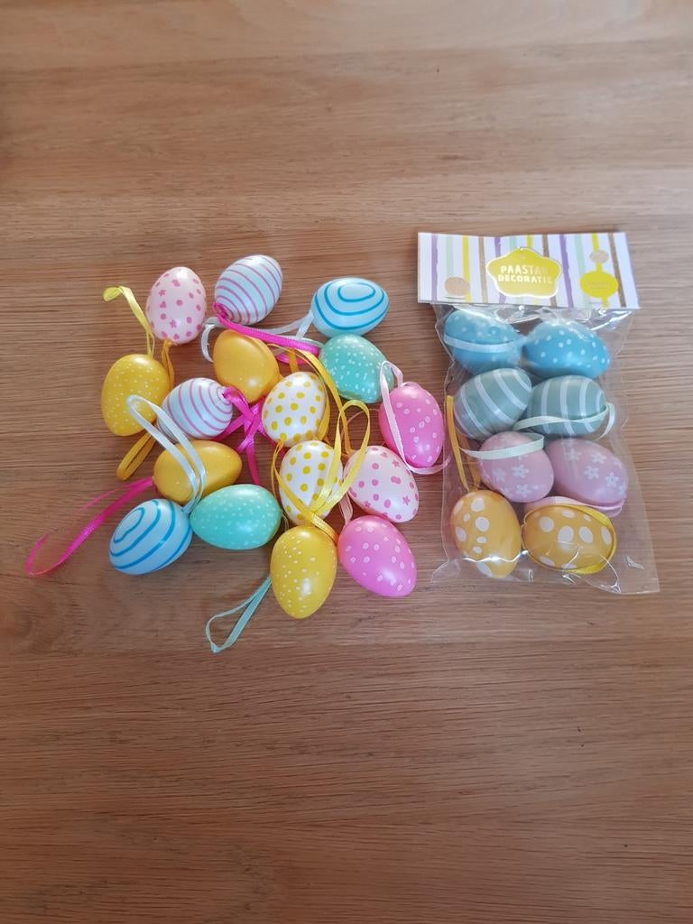 32 plastic paaseieren, Diversen, Pasen, Ophalen