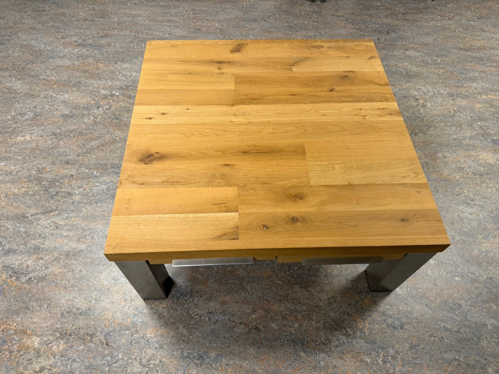 Robuste salontafel 105x105 hoogte 48, met 2 laden, Ophalen, Vierkant, Zo goed als nieuw, Minder dan 50 cm