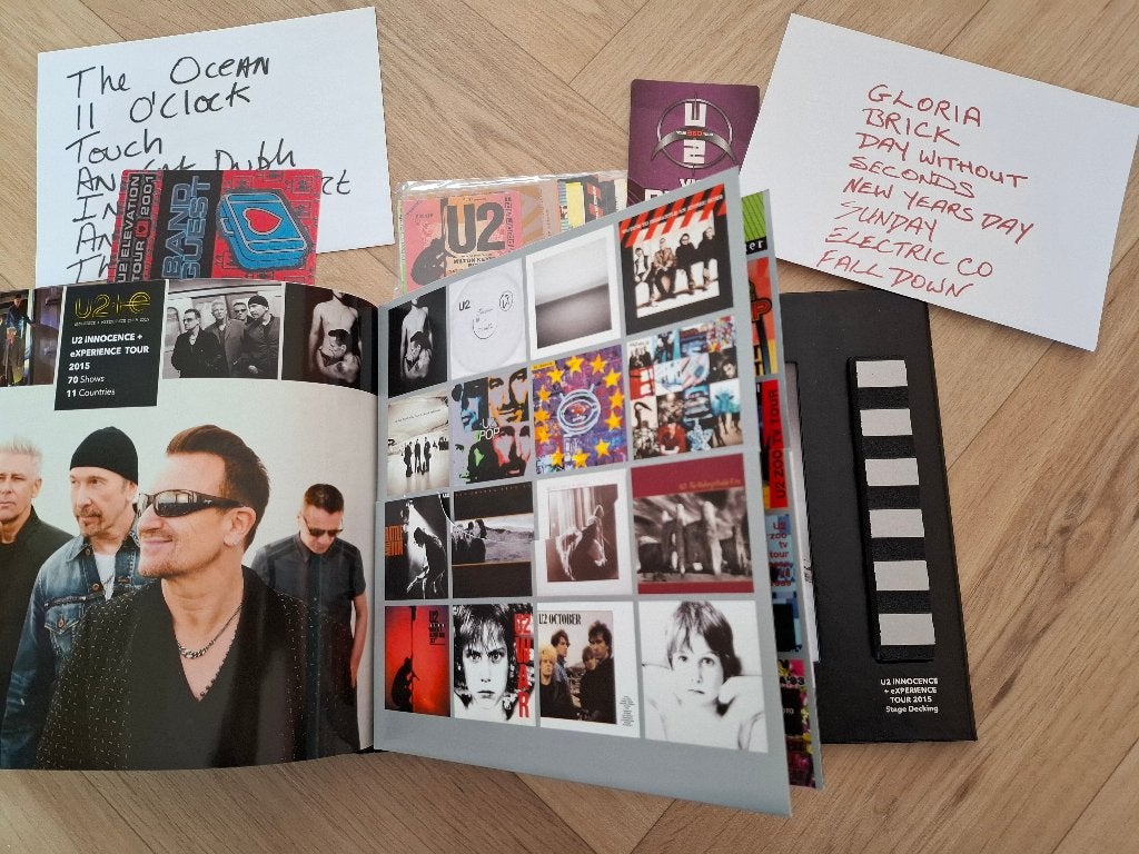 U2 Innocence + Experience tour VIP album - limited edition, Ophalen of Verzenden