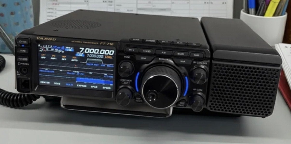 Yaesu FT-710 HF/50MHz SDR Transceiver met externe speaker, Telecommunicatie, Ophalen, Zo goed als nieuw, Zender en Ontvanger