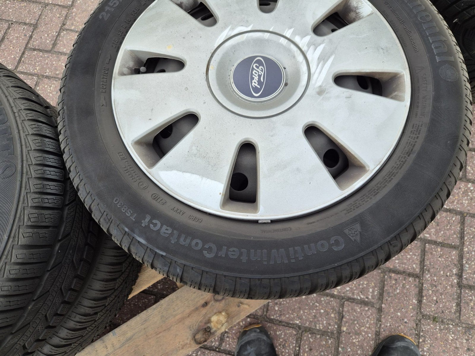 Winterbanden met stalen velgen en doppen, Ford, 215 R55 18, Ophalen, 215 mm, 16 inch, Banden en Velgen