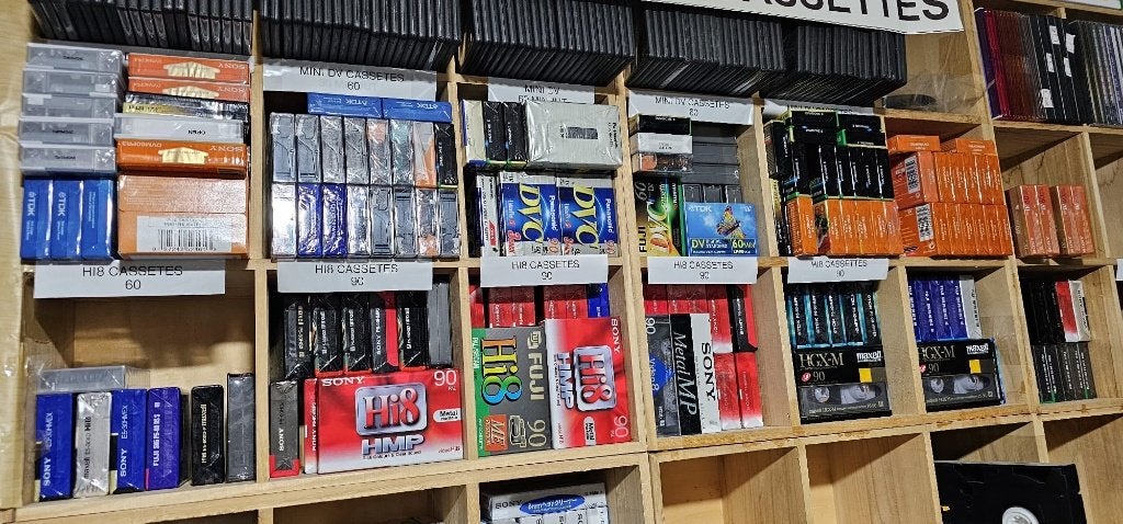 Nieuwe cassettes te koop. Mini dv, 8mm, vhs, audio tapes, (Video)band, Ophalen of Verzenden