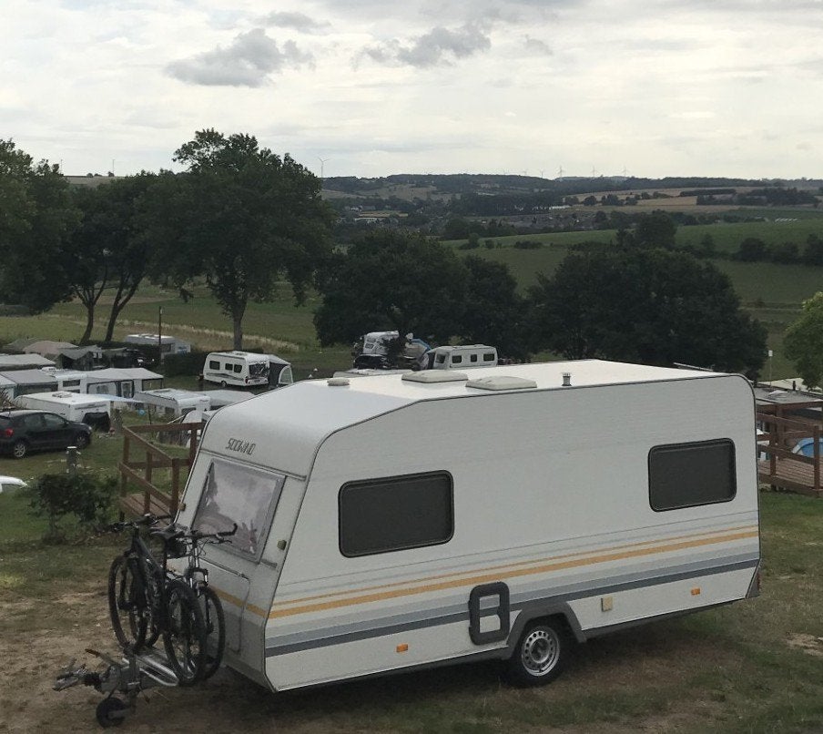 Lichtgewicht Sudwind 450 met zakluifel en Isabella voortent, Schokbreker, Rondzit, Dwarsbed, Particulier