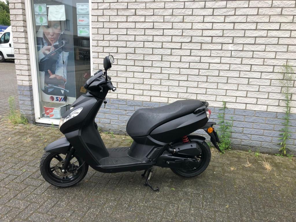 MOOIE PEUGEOT KISBEE 45KM BROM BLACK EDITIE 9000KM, Onbekend, Onbekend, PEUGEOT