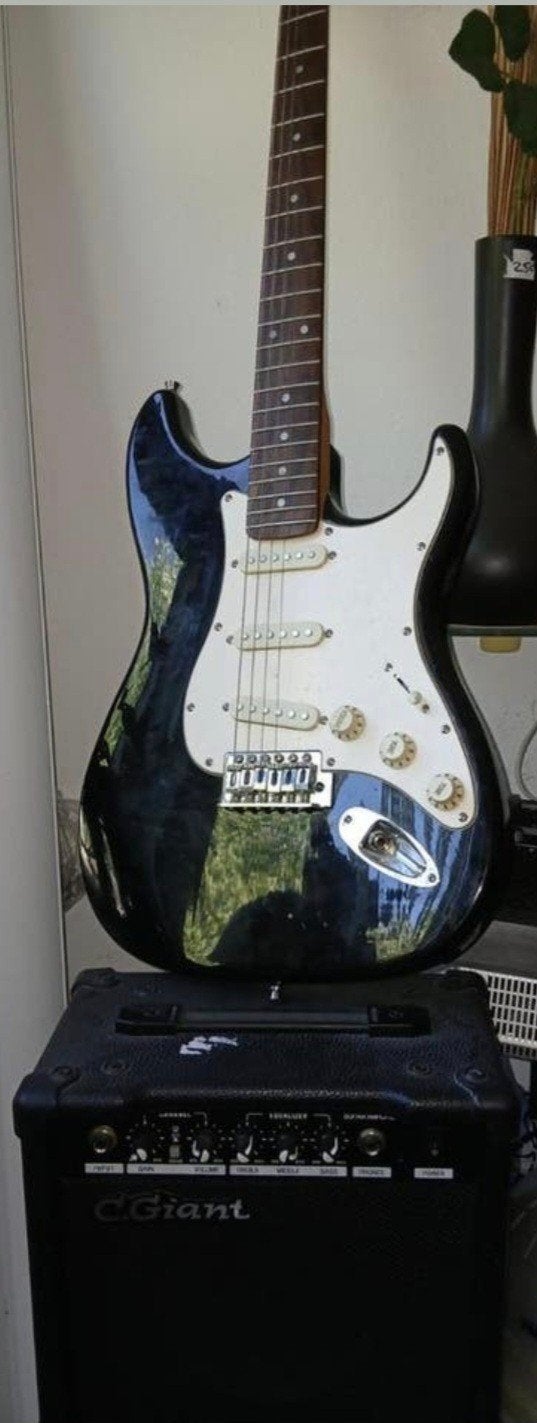 Elektrische gitaar met versterker (mist 2 snaren), Ophalen of Verzenden