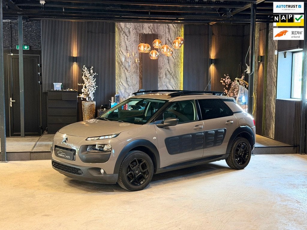 Citroen C4 Cactus 1.2 PureTech Shine|Pano|Cam, Auto's, Citroën, Voorwielaandrijving, Gebruikt, 1199 cc, Bruin