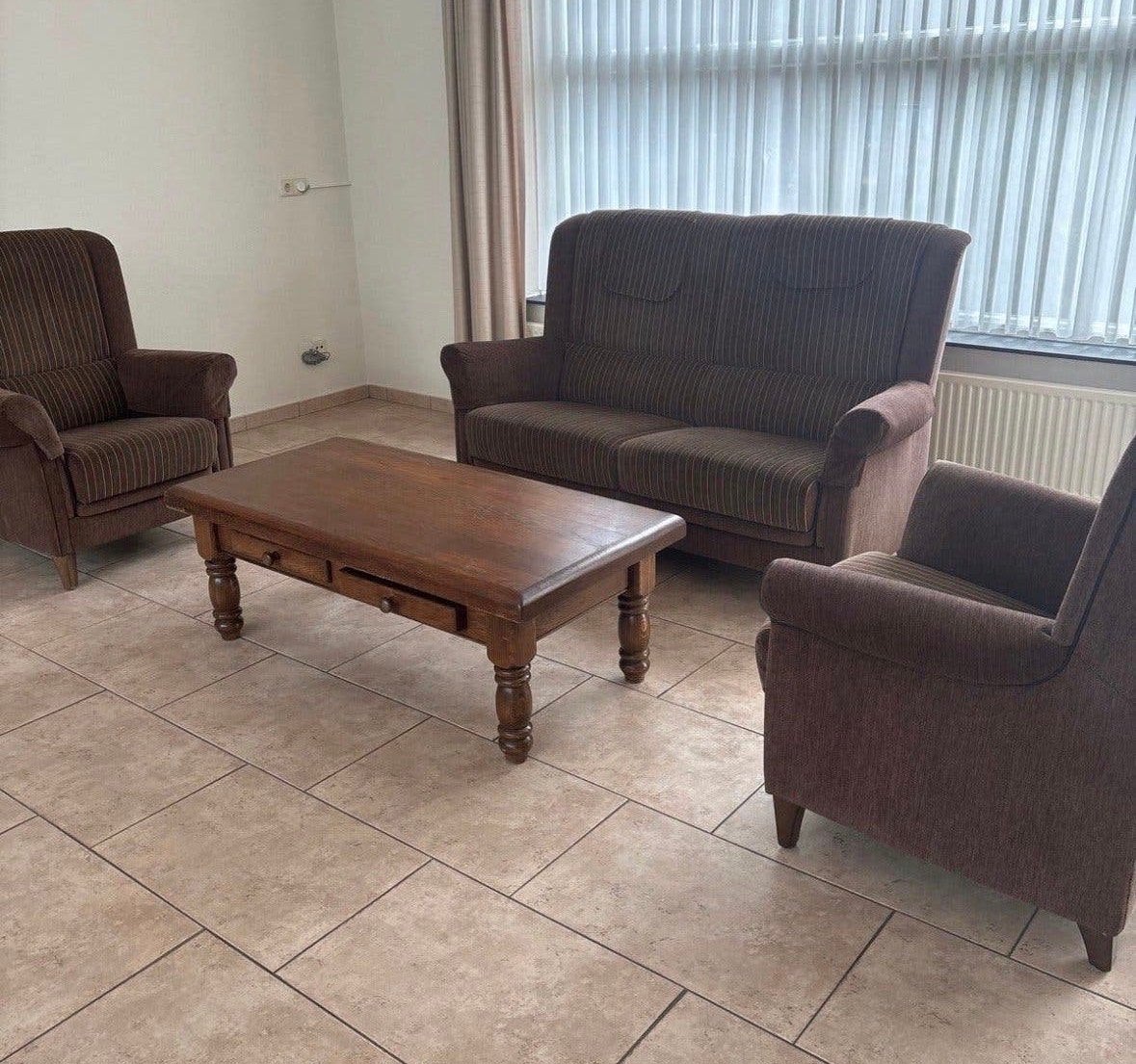 Gratis: bankstel met 2 fauteuils, Ophalen, Gebruikt, Stof