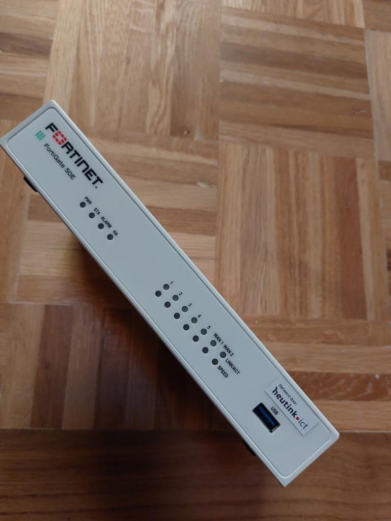 FortiGate 50E Firewall/Router - Nieuwstaat, Ophalen of Verzenden, Gebruikt, Router, Fortinet