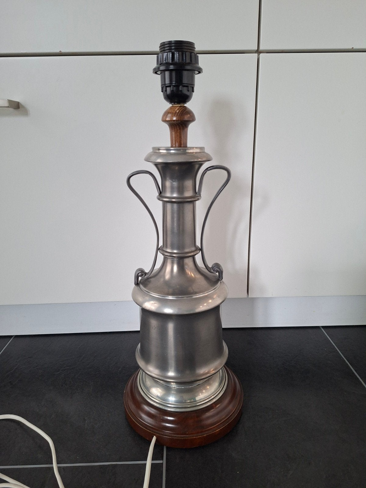 Vintage tinnen tafellamp met houten voet Peltro Artistico, Ophalen of Verzenden