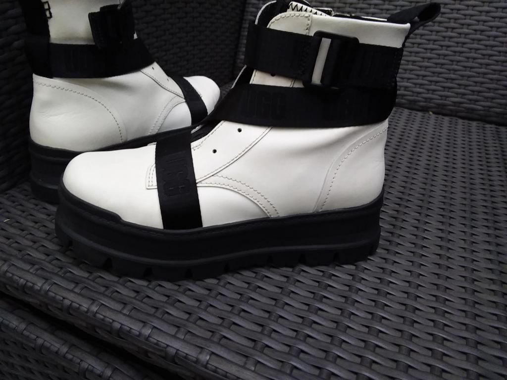 Ugg boots. SID. Maat 38, Ophalen of Verzenden, Zo goed als nieuw, Zwart, Snowboots
