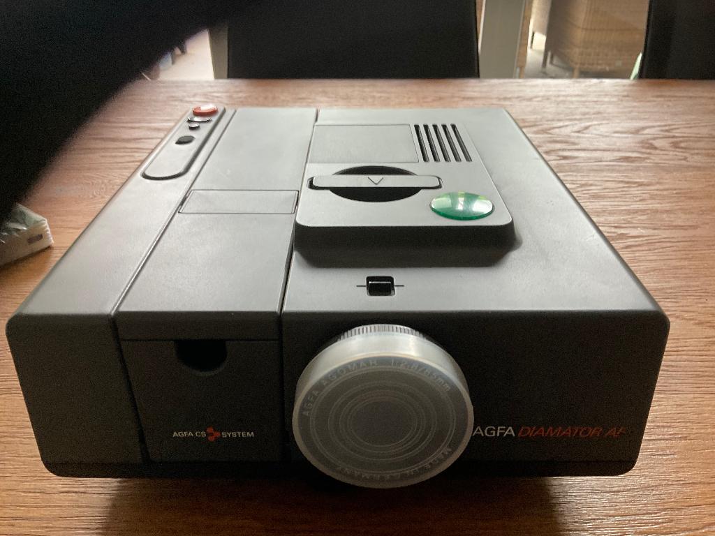 Dia projector (compleet met scherm en tafel), Ophalen, Gebruikt, Met scherm
