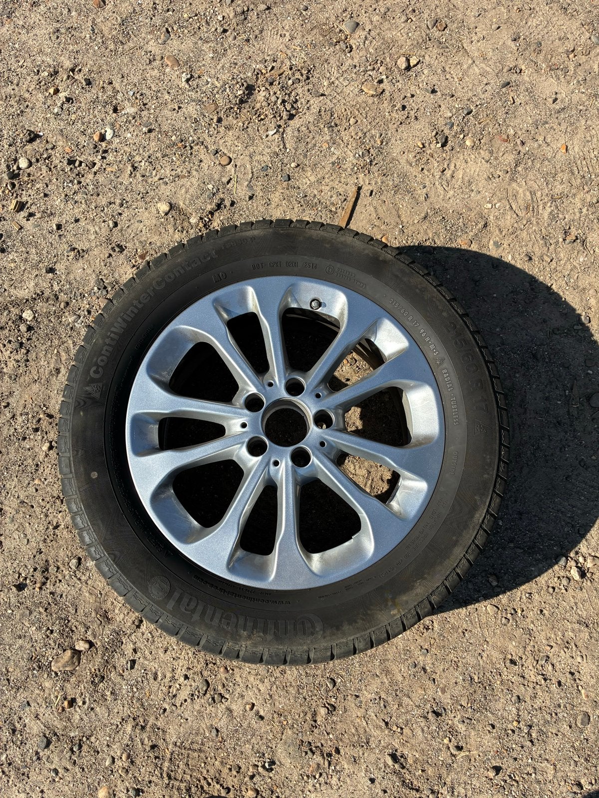 4 Winterbanden met originele Mercedes velgen 215/60R17, Ophalen, Banden en Velgen, 17 inch, Winterbanden
