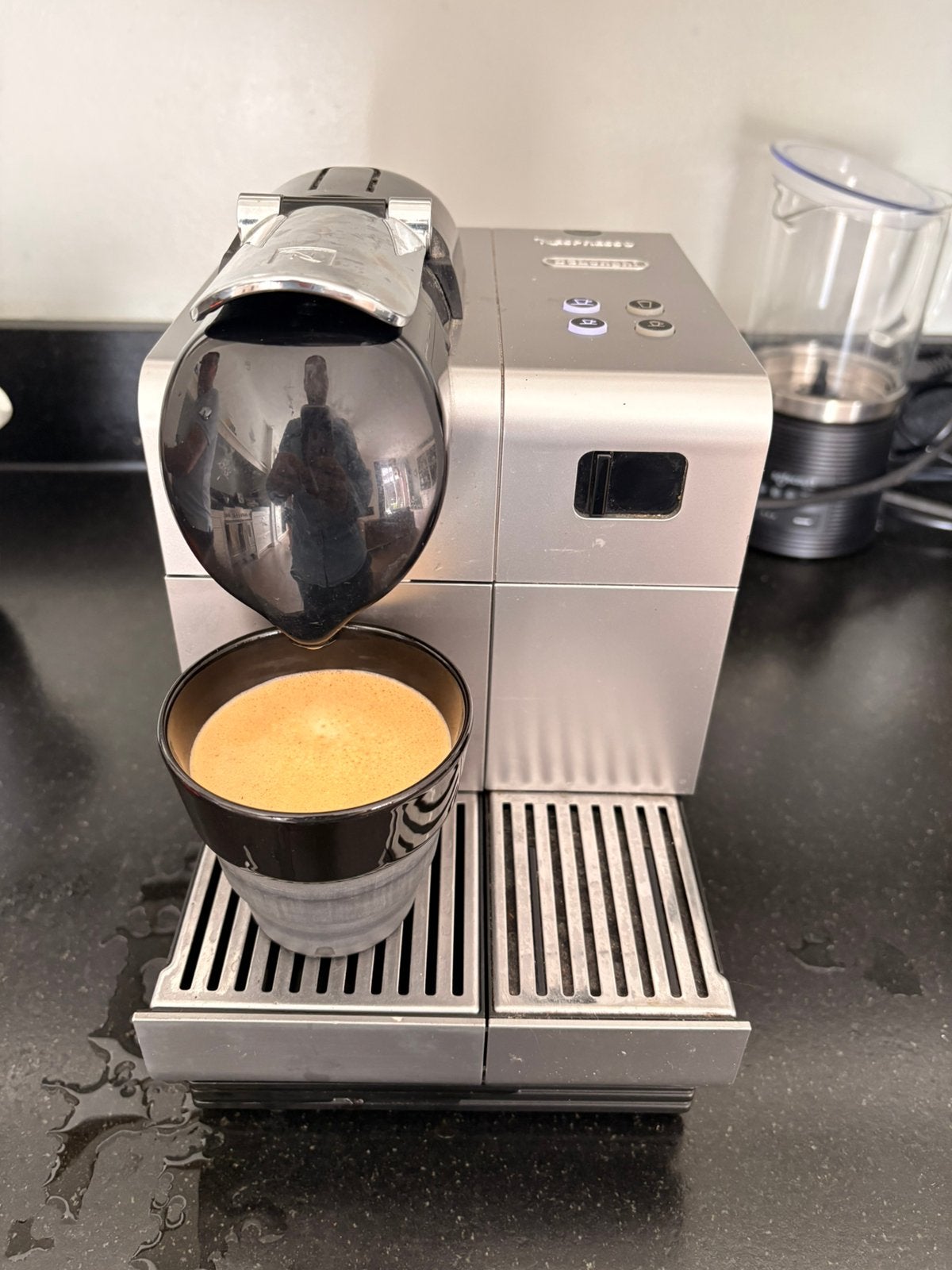 De’Longhi Nespresso EN520.S koffiemachine., 10 kopjes of meer, Ophalen, Zo goed als nieuw, Koffiemachine