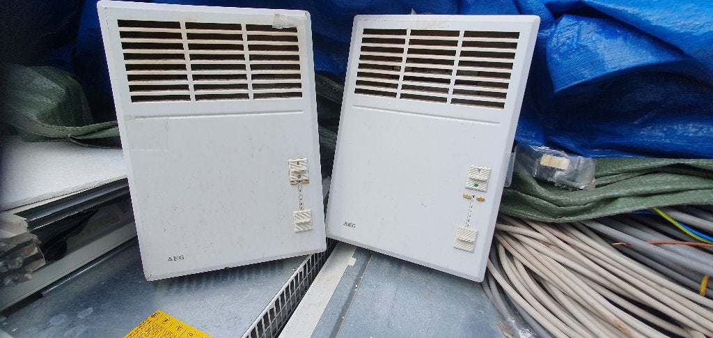 Kachel radiatoren 220 V gebruikt (hotelkamers), Doe-het-zelf en Verbouw, Verwarming en Radiatoren, Ophalen, 30 tot 80 cm, Gebruikt