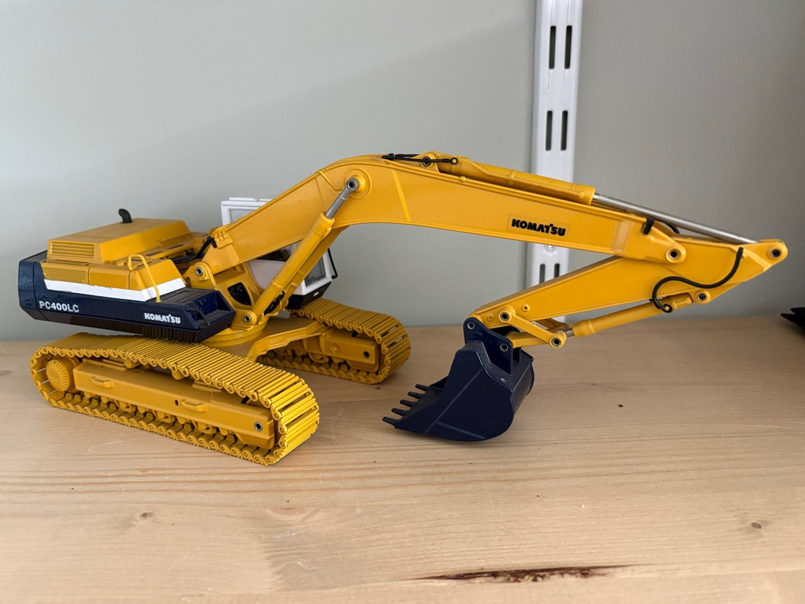 Komatsu PC400LC Graafmachine Schaalmodel 1:32, Ophalen of Verzenden, Zo goed als nieuw, Tractor of Landbouw, Overige merken