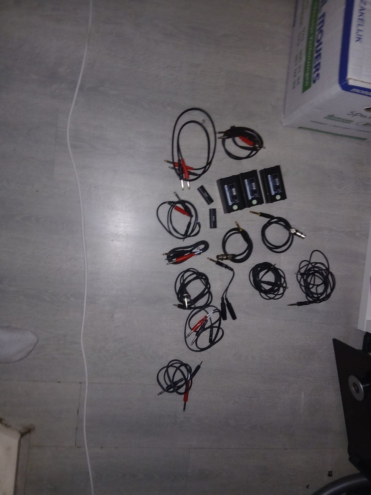 Diverse audiokabels en batterijen, Ophalen, Gebruikt, Minder dan 2 meter, Interlink-kabel