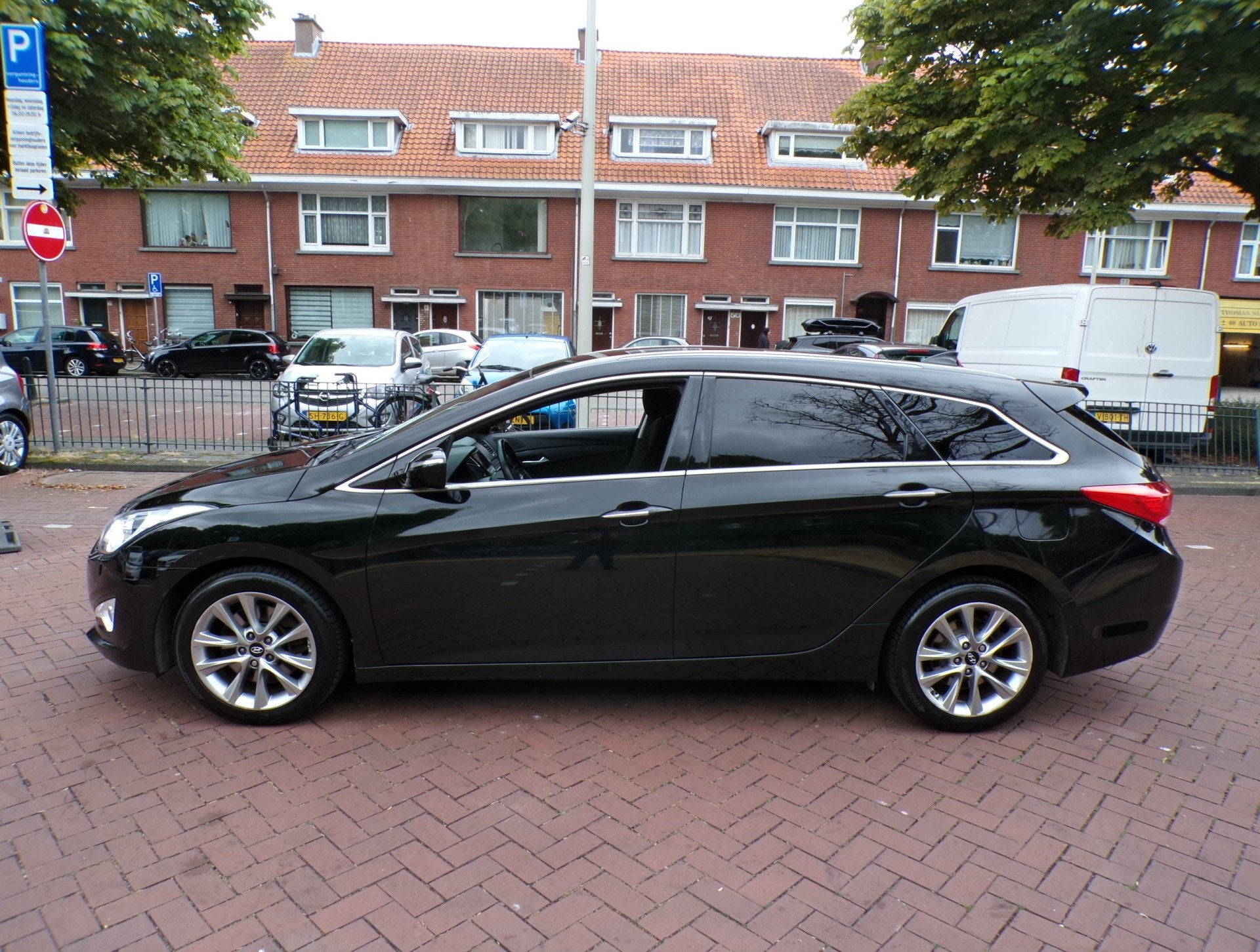 Hyundai i40 Wagon 1.6 GDI Blue Business Edition CAMERA NAVIG, Auto's, Hyundai, Voorwielaandrijving, Gebruikt, 4 cilinders, Zwart