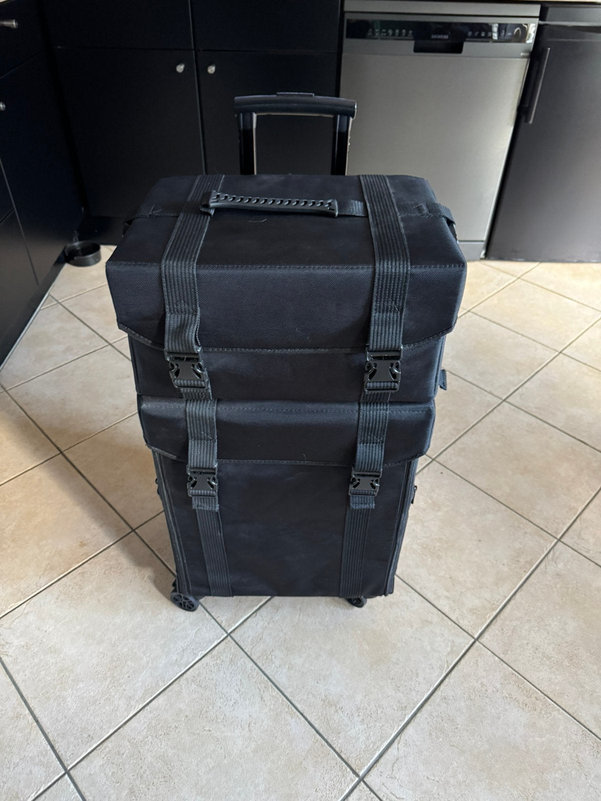 Cosmetica / kapper / pedicure/ manicure trolley, Ophalen, Zo goed als nieuw, Zwart, Gehele gezicht
