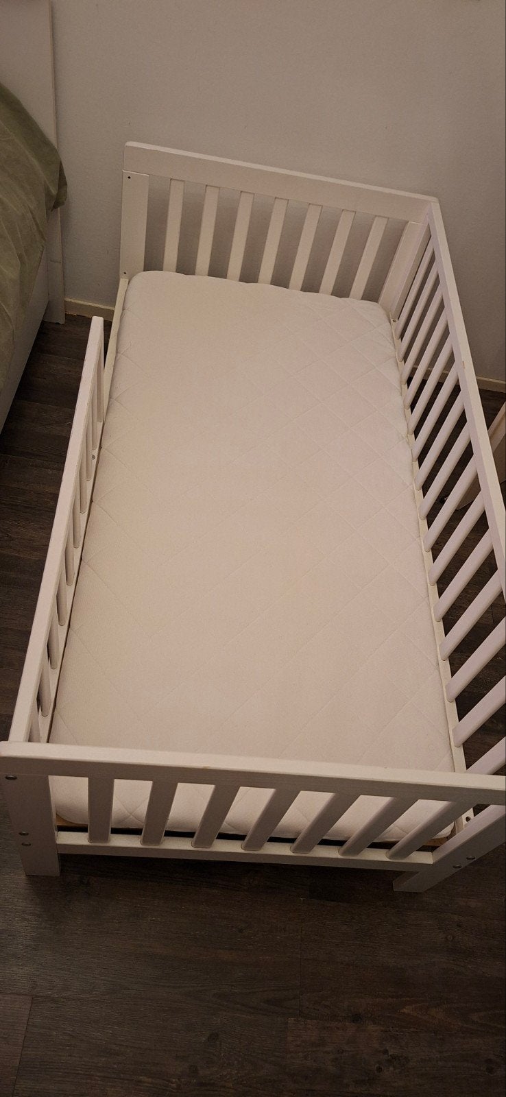 Mooi wit peuterbed compleet met matras, dekbed & beddengoed, Ophalen, 140 tot 160 cm, 70 tot 85 cm, Matras