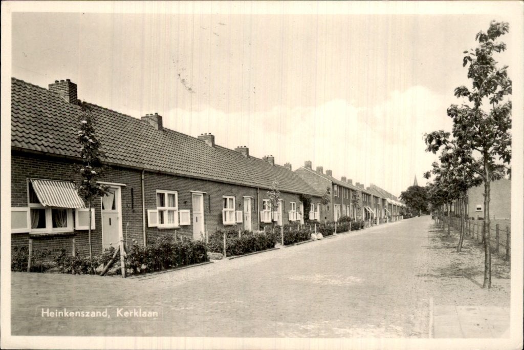 Heinkenszand - Kerklaan - Rij woningen, Verzamelen, Ansichtkaarten | Nederland, Gelopen, Zeeland, 1940 tot 1960, Ophalen of Verzenden
