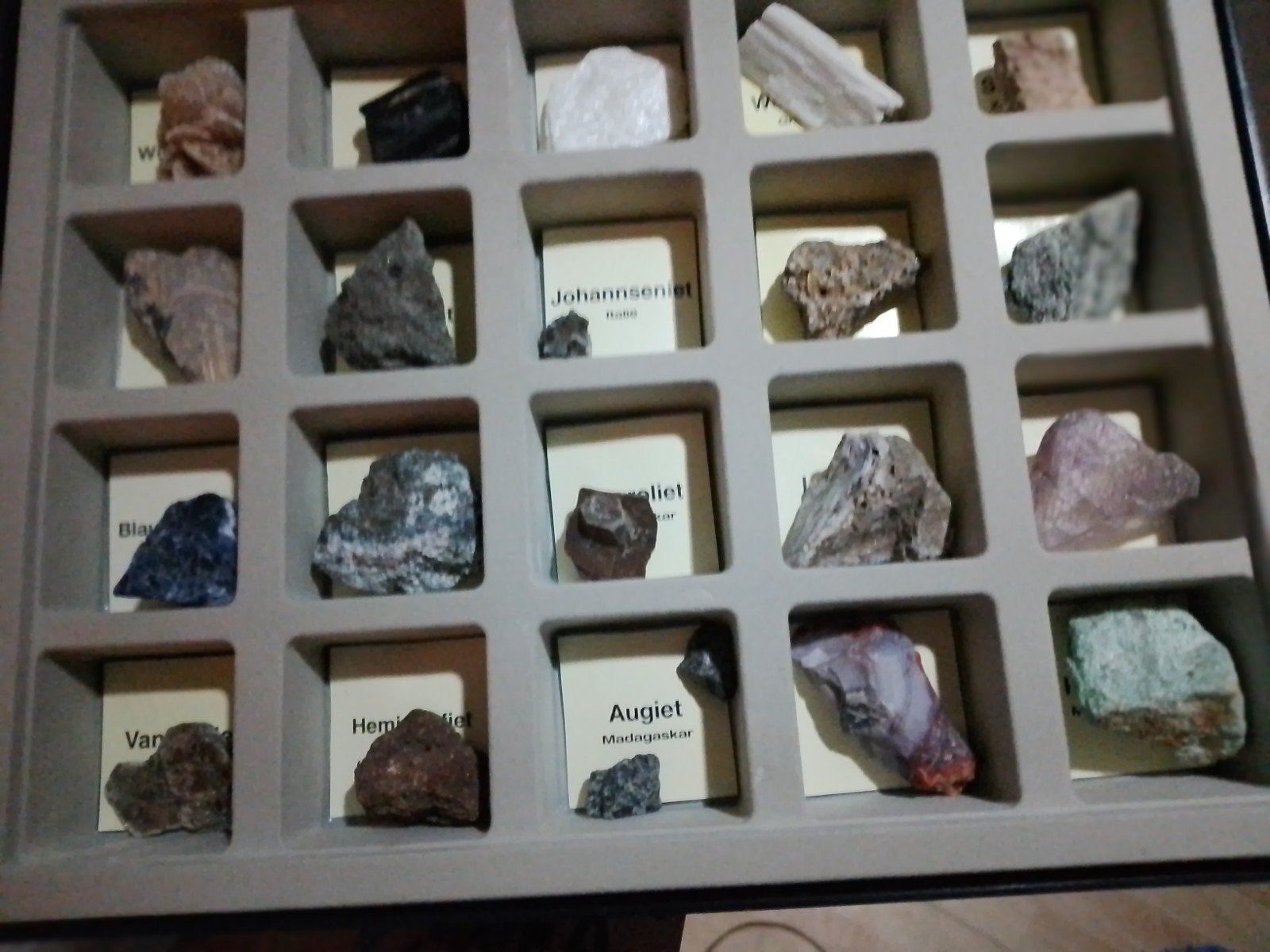 Verzamelbox met diverse mineralen en stenen, Verzamelen, Ophalen of Verzenden