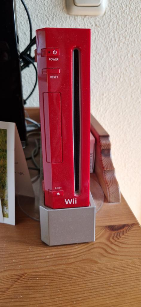 Rode Nintendo Wii Compleet met 2 Controllers en 10 Games, Verzenden, Gebruikt, Met 2 controllers, Met stuurtje