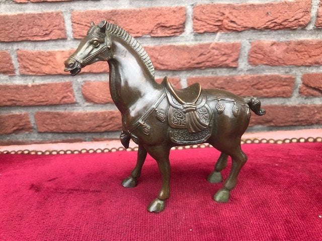 bronzen beeldje van een paard, Tang-stijl, Antiek en Kunst, Ophalen of Verzenden, Brons, Azië, Gepatineerd