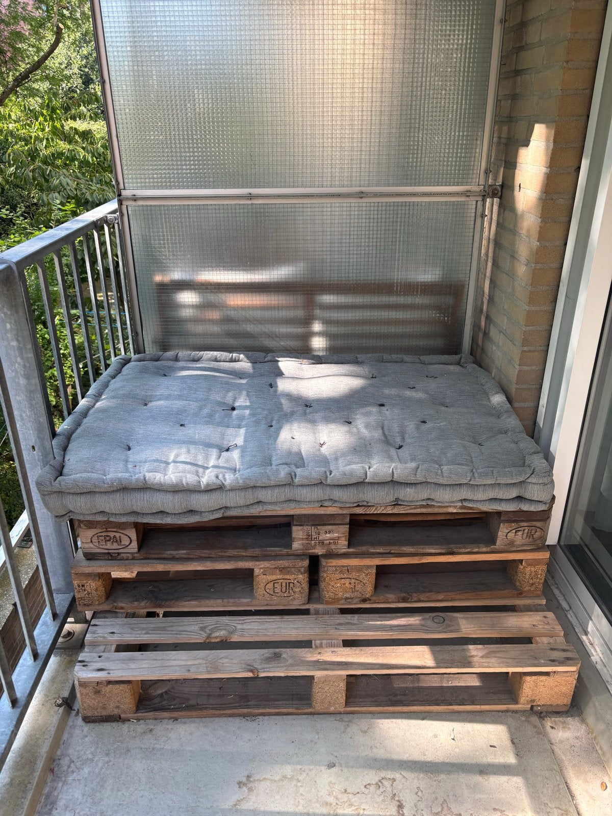 GRATIS - Palletbank met kussens voor balkon of tuin, Ophalen, Gebruikt, 150 tot 200 cm, Tweepersoons
