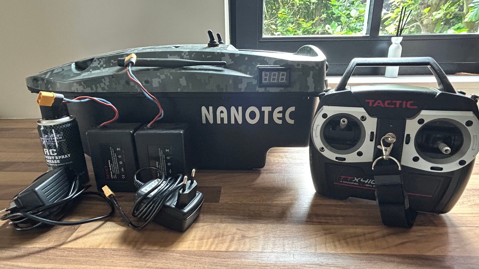 Te koop Nanotec voerboot met Vexilar dieptemeter, Watersport en Boten, Ophalen of Verzenden, Gebruikt, Overige typen